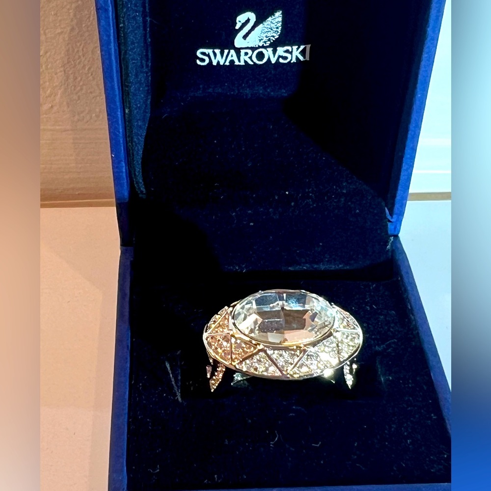 Swarovski authentic ring
Size 58 💎